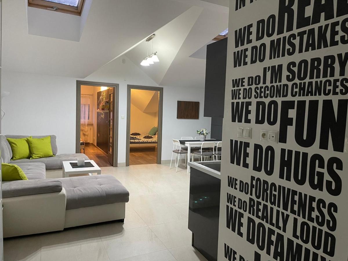 Apartament Rodzinny Ostrowiec Sw Ostrowiec Świętokrzyski Esterno foto